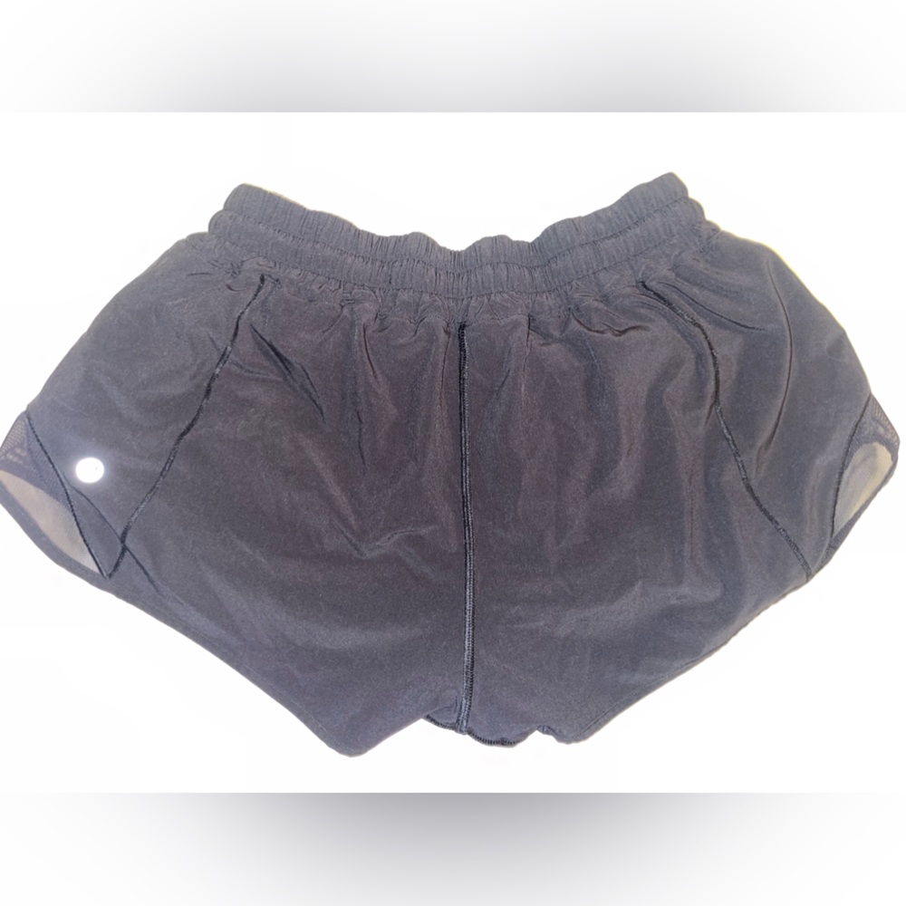 lululemon shorts hotty hot 2.5